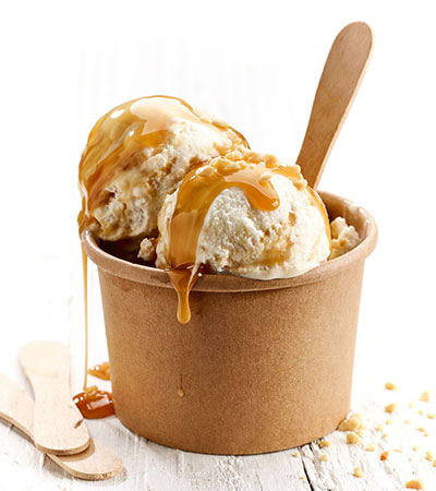 Hot caramel ice cream sundae
